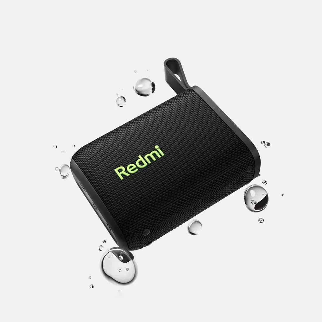 Enceinte Bluetooth portable Redmi noire avec résistance à l'eau et gouttes d'eau visibles