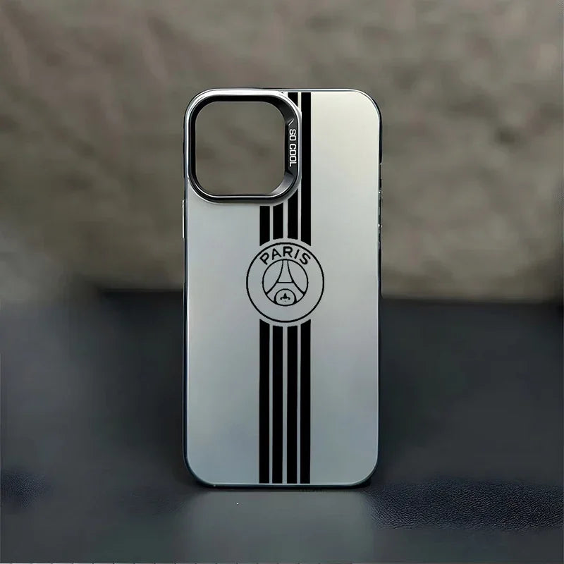 Coque de téléphone blanche avec bandes noires verticales et logo Paris stylisé au centre