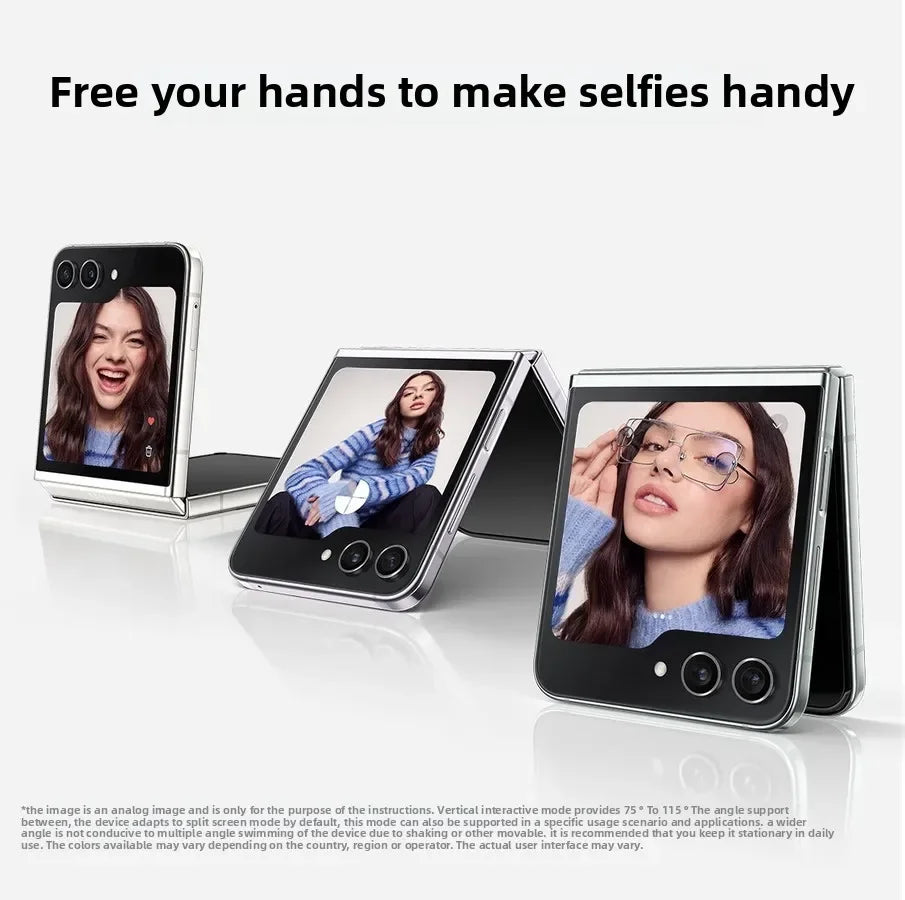 Smartphones pliables montrant selfies de femmes avec écran extérieur, design moderne et double caméra