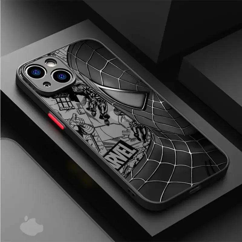 Coque iPhone noire Spider-Man avec illustration Marvel style comic et toile d'araignée