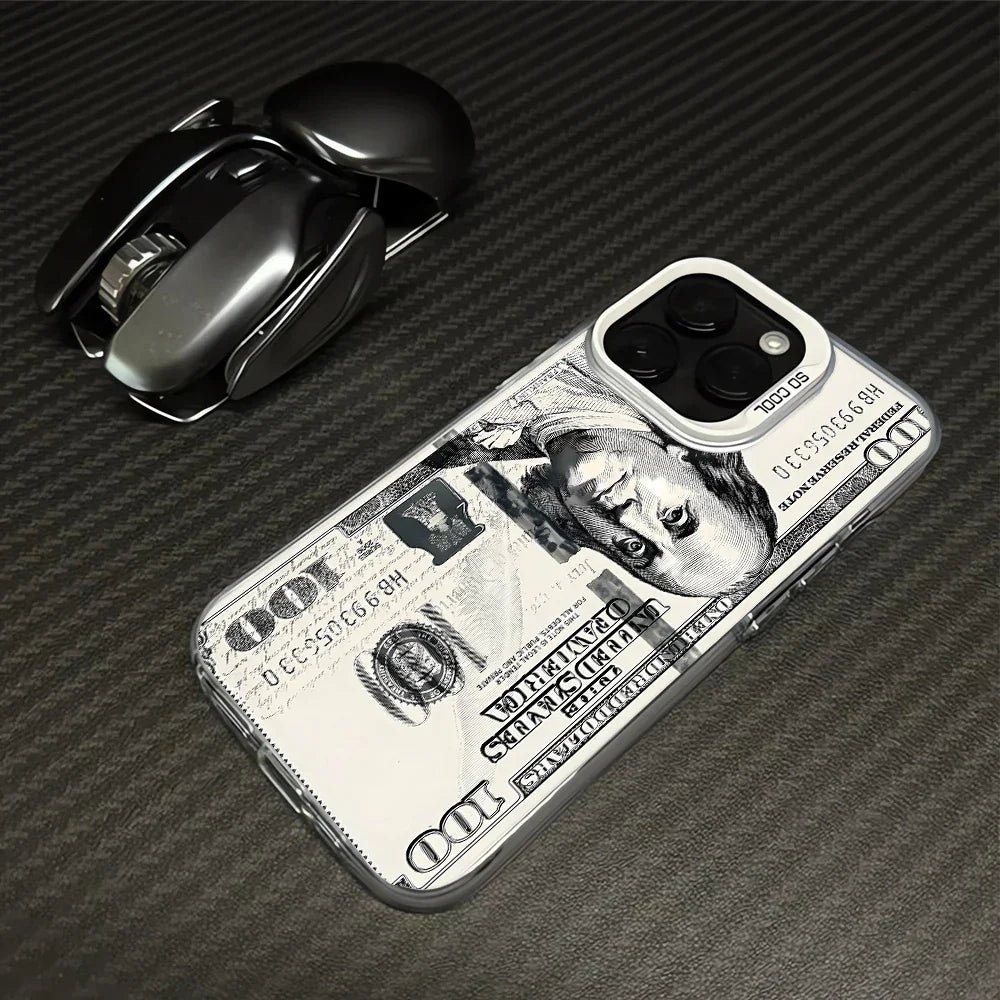 Coque de téléphone avec design billet 100 dollars et souris noire sur surface en fibre de carbone