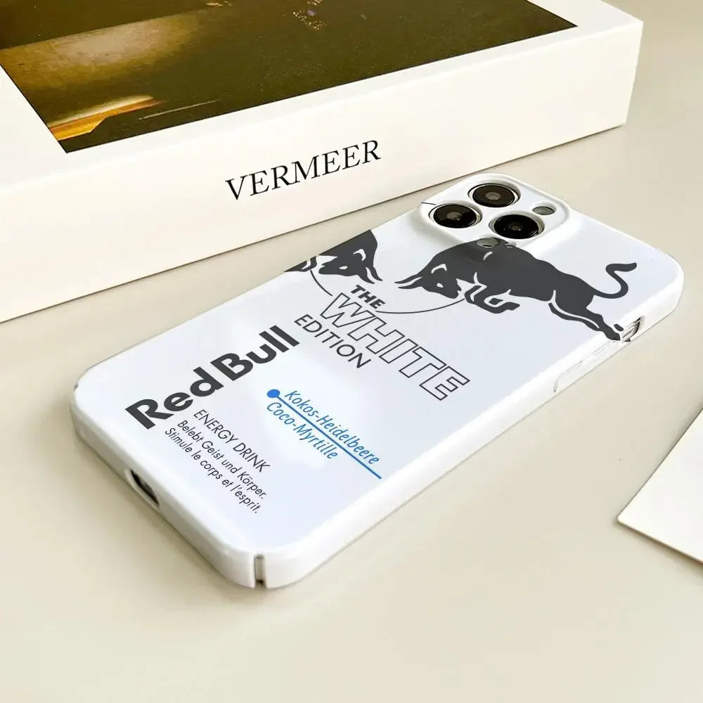 Coque de téléphone blanche à thème Red Bull The White Edition avec logo taureaux et texte multilingue