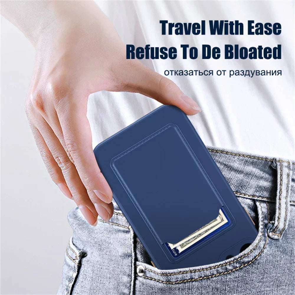 Porte-cartes bleu compact facile à glisser dans une poche de jean, accessoire de voyage pratique