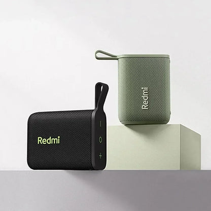 Enceintes Bluetooth Redmi portables noir et vert avec surface texturée et boutons de contrôle