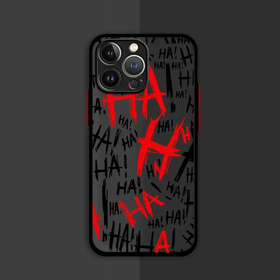 Coque iPhone noire avec motifs graphiques 'HA' rouges et noirs en arrière-plan gris