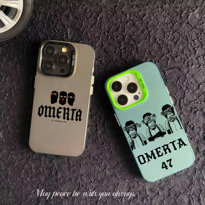 Deux coques de smartphone iPhone avec motifs Omerta, sur fond noir texturé, style street art