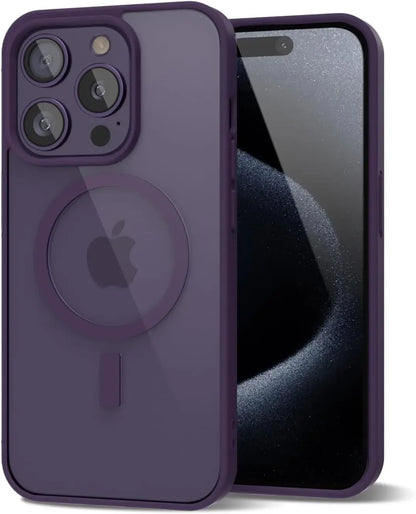 Coque de protection violette pour iPhone avec triple caméra et logo Apple visible