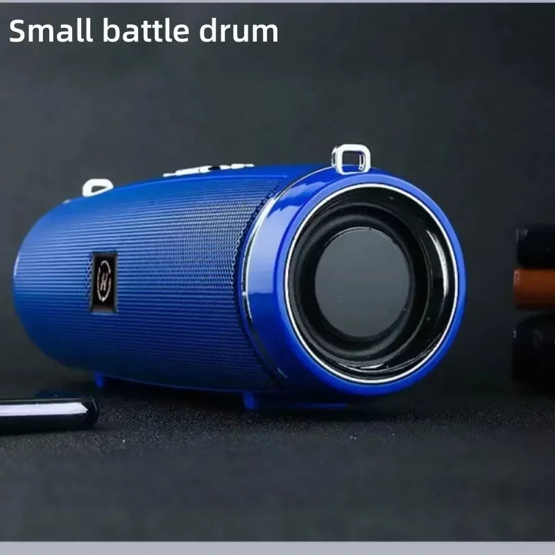 Petit haut-parleur Bluetooth portable bleu avec design cylindrique et grille texturée sur fond noir