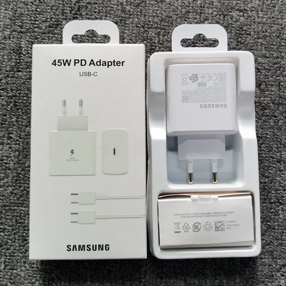 Chargeur Samsung 45W PD USB-C avec adaptateur secteur blanc et câble dans emballage