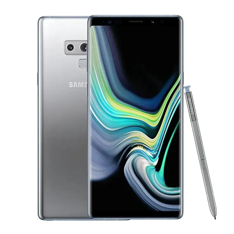 Smartphone Samsung Galaxy Note 9 argent avec écran allumé et stylet S Pen argent