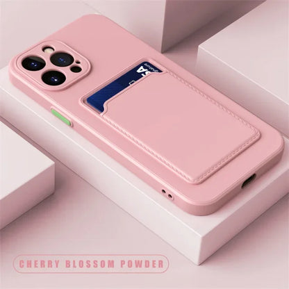 Coque rose pour smartphone avec porte-carte intégré, style minimaliste, bouton vert, caméra triple
