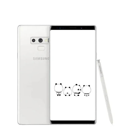 Smartphone Samsung blanc avec écran affichant quatre pandas minimalistes et stylet Samsung posé à côté