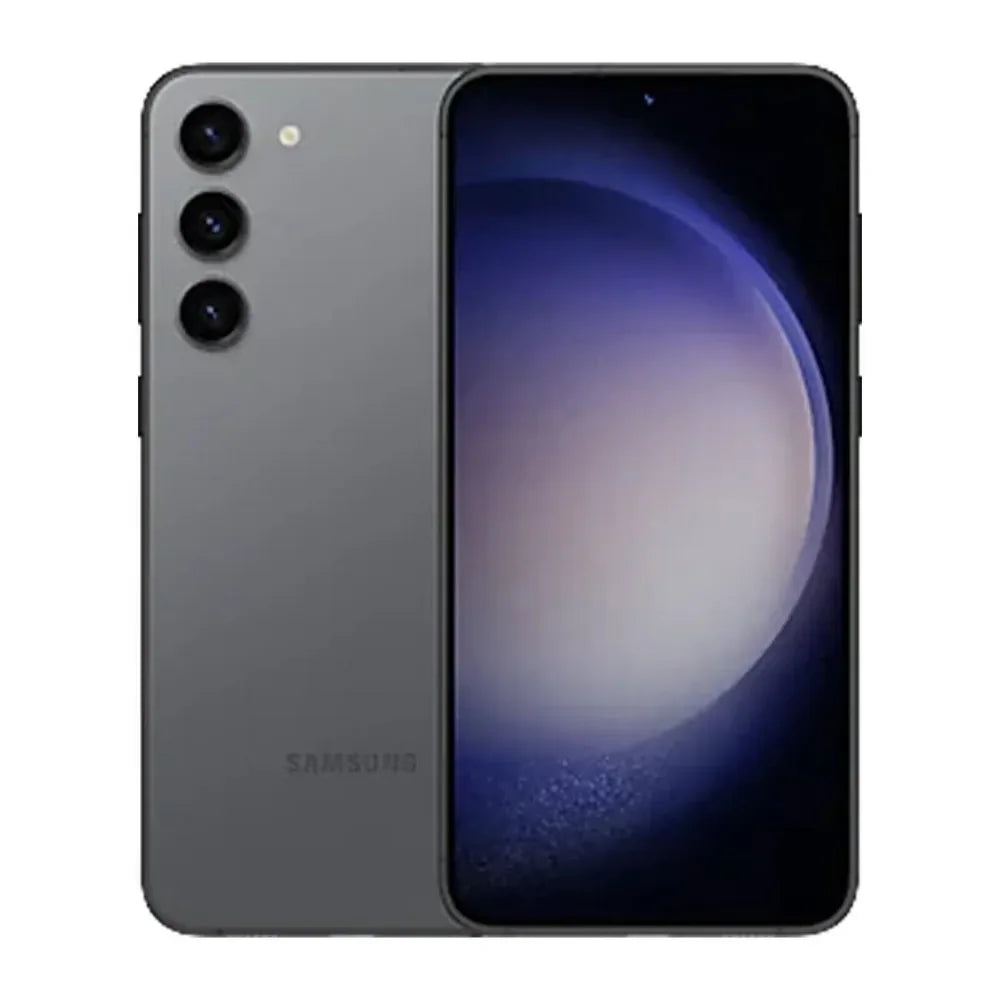 Smartphone Samsung graphite avec triple caméra arrière et écran allumé montrant un fond bleu