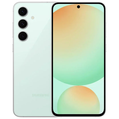 Smartphone Samsung vert menthe avec triple caméra arrière et écran plein affichant un fond dégradé